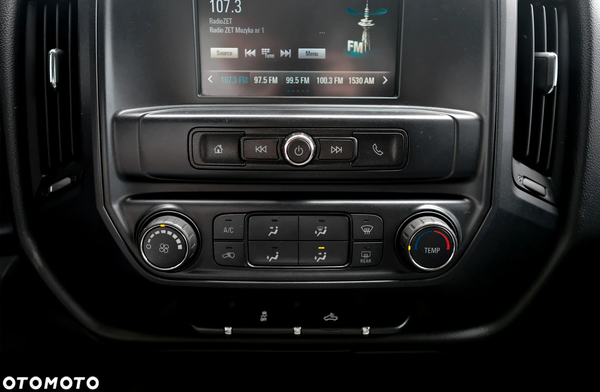 Chevrolet Silverado - 22