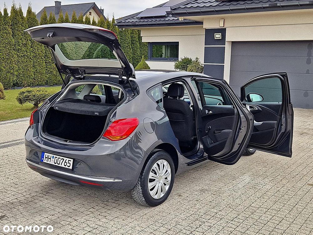 Opel Astra 1.4 150 Jahre - 9