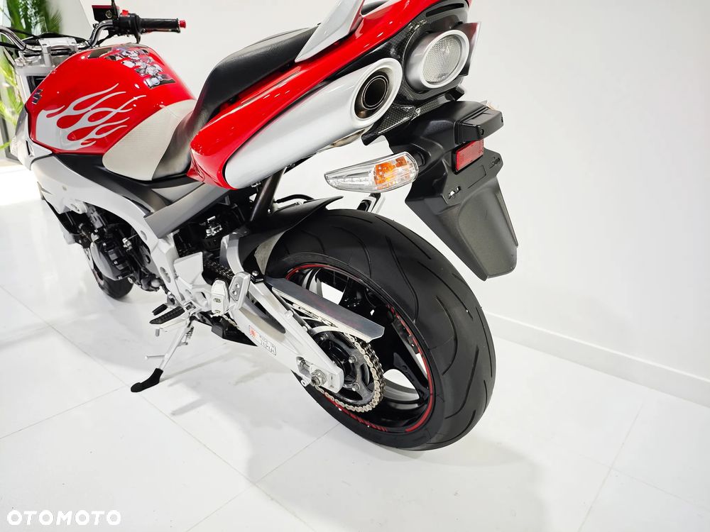 Suzuki GSR - 16
