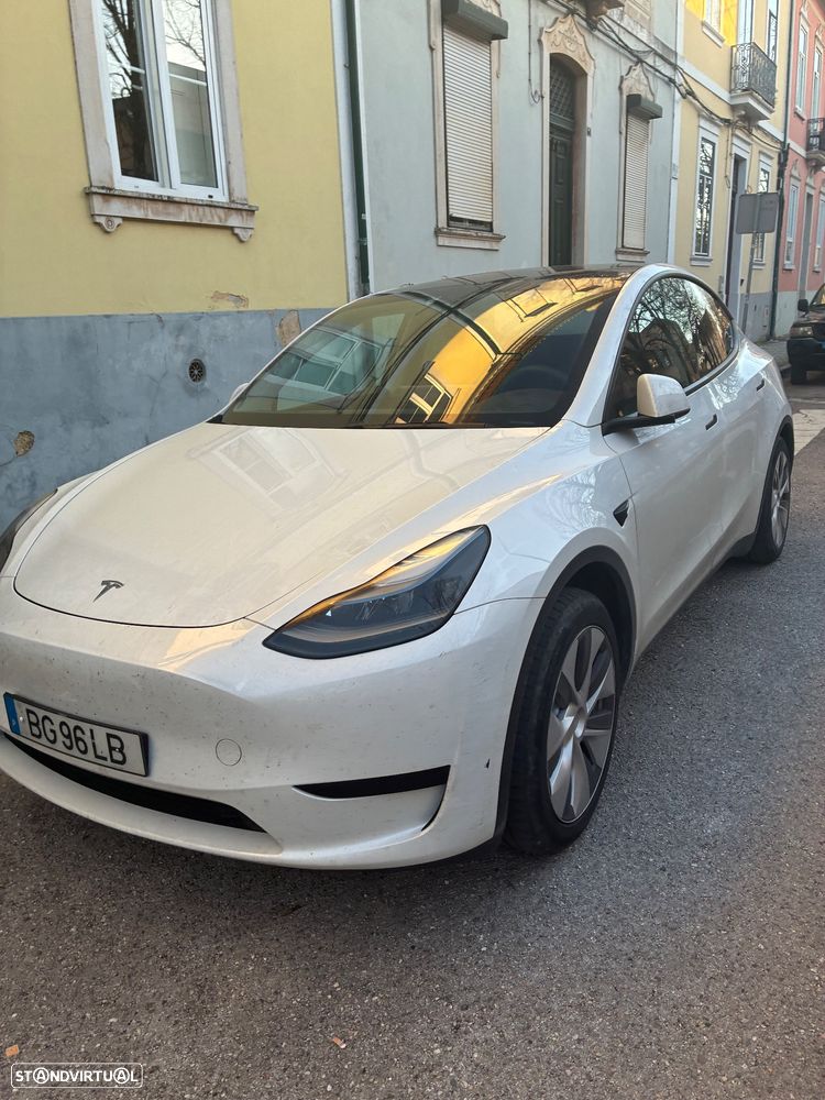 Tesla Model Y Standard RWD - 10