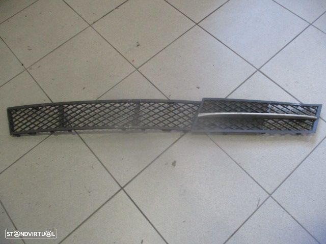 Grelha Friso 5111723185904  5111720069909 BMW 520D F11 FASE 1 2011 2.0D 184CV 5P PRETO FRENTE / FESQ - 1