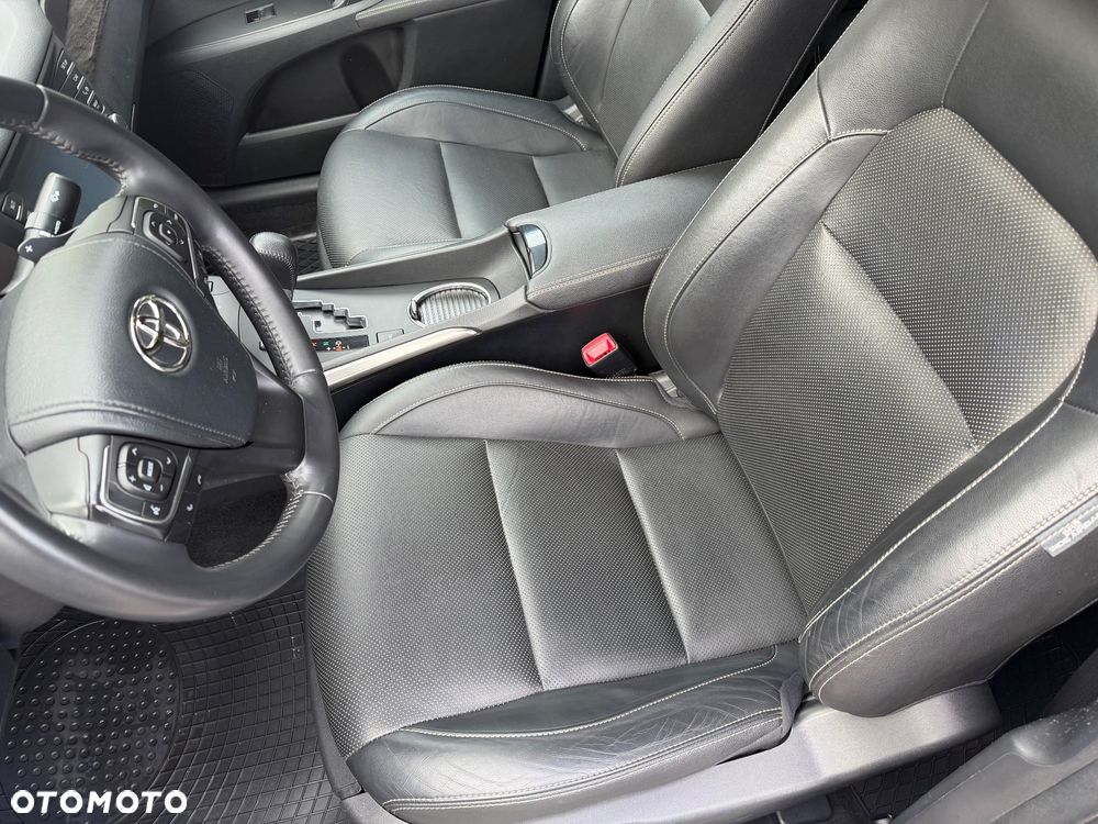Toyota Avensis 2.0 Selection MS - 23