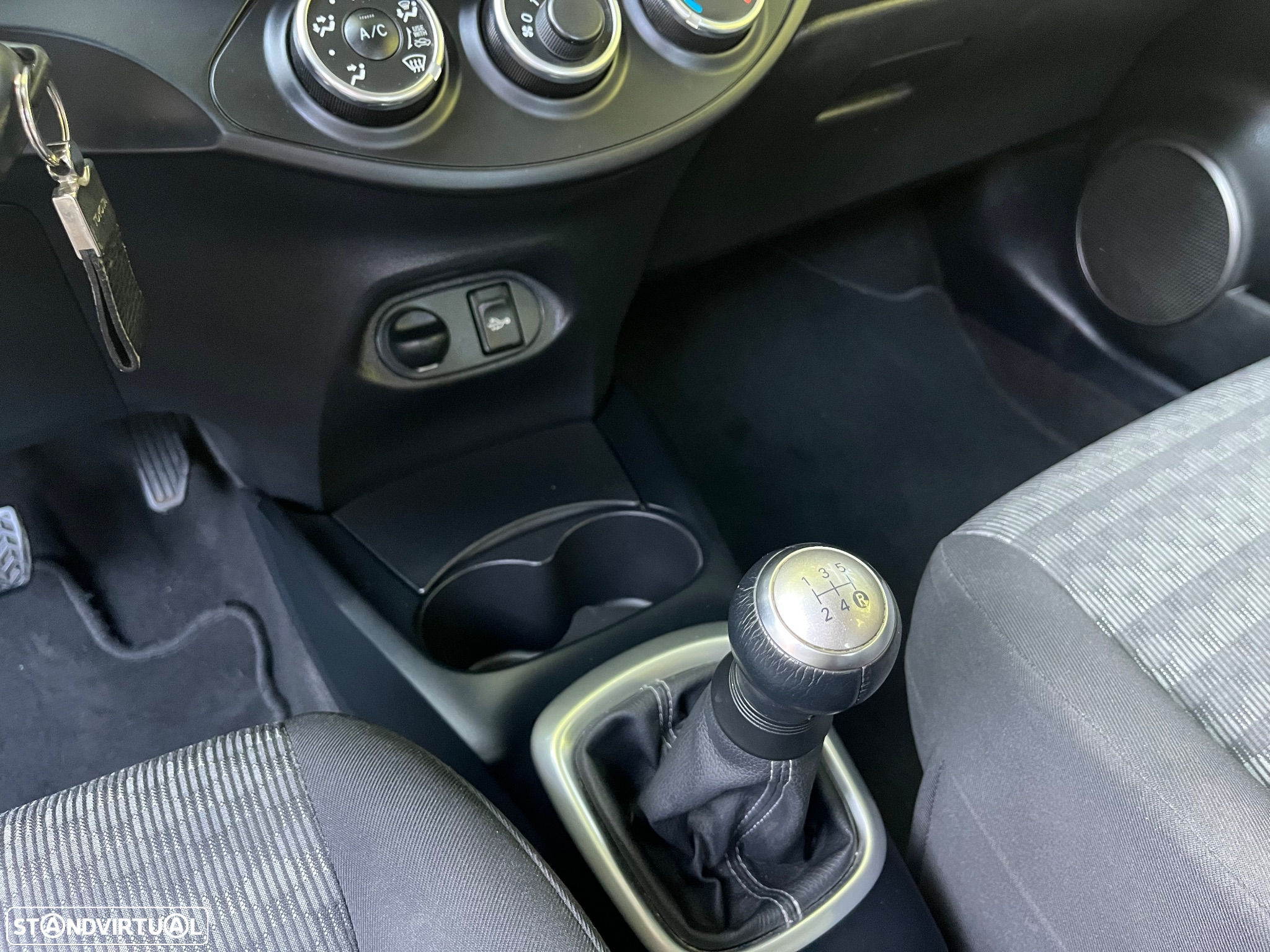 Toyota Yaris 1.0 VVT-i Comfort+P.Style - 29