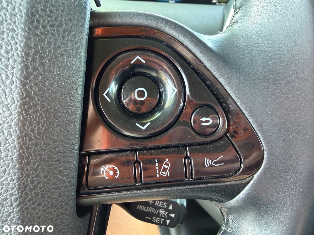 Toyota Prius (Hybrid) Life - 11