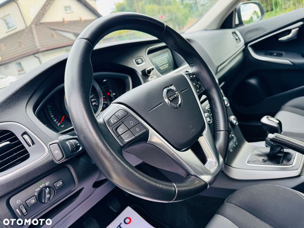 Volvo V40 D4 Drive-E Momentum - 26