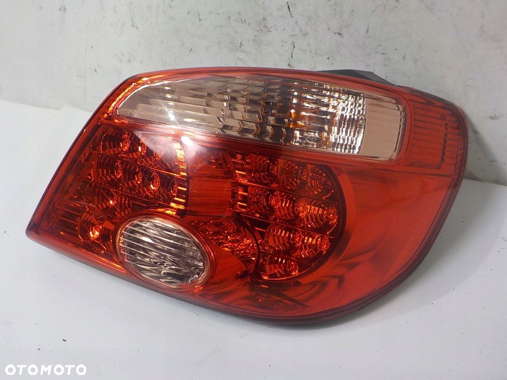MITSUBISHI OUTLANDER I LAMPA PRAWA TYŁ TYLNA LED - 2