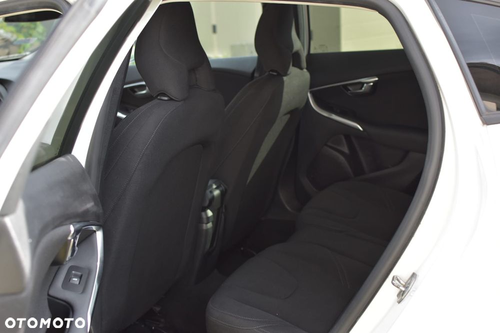 Volvo V40 D2 Momentum - 12