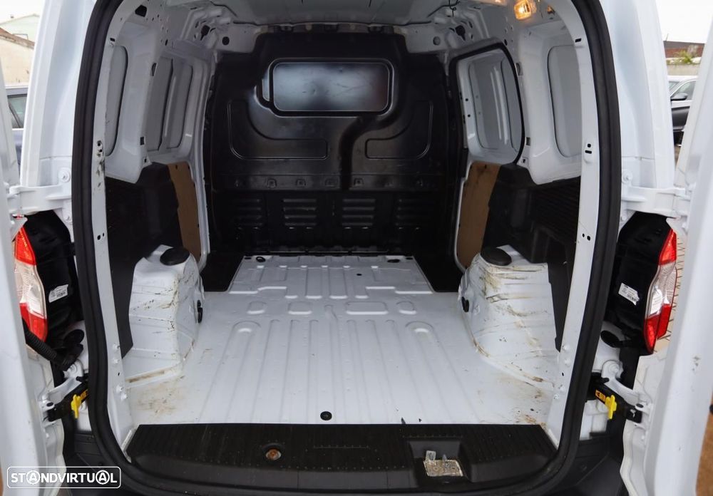 Ford Transit Courier - 16