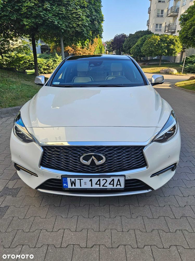 Infiniti Q30 - 2