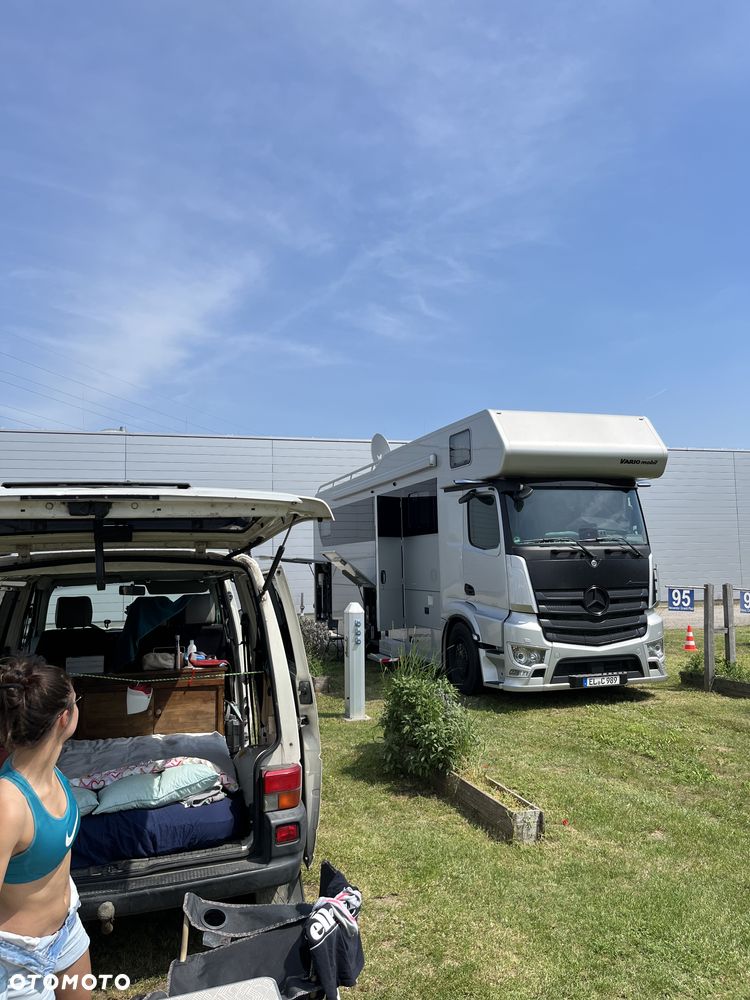 Volkswagen Transporter - 1