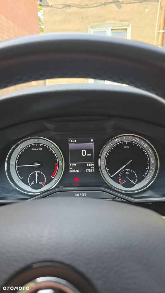 Skoda Superb 2.0 TDI 4x4 L&K DSG - 9