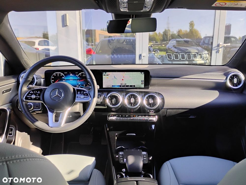 Mercedes-Benz CLA 180 Progressive 7G-DCT - 17