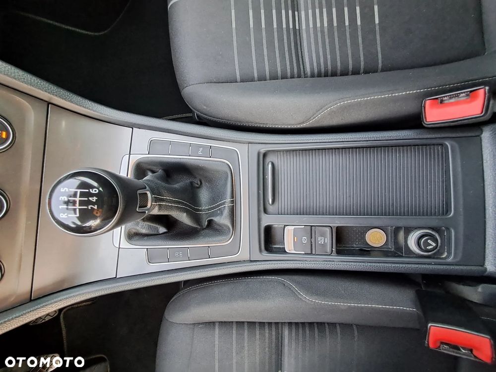 Volkswagen Golf 2.0 BlueTDI Highline - 31