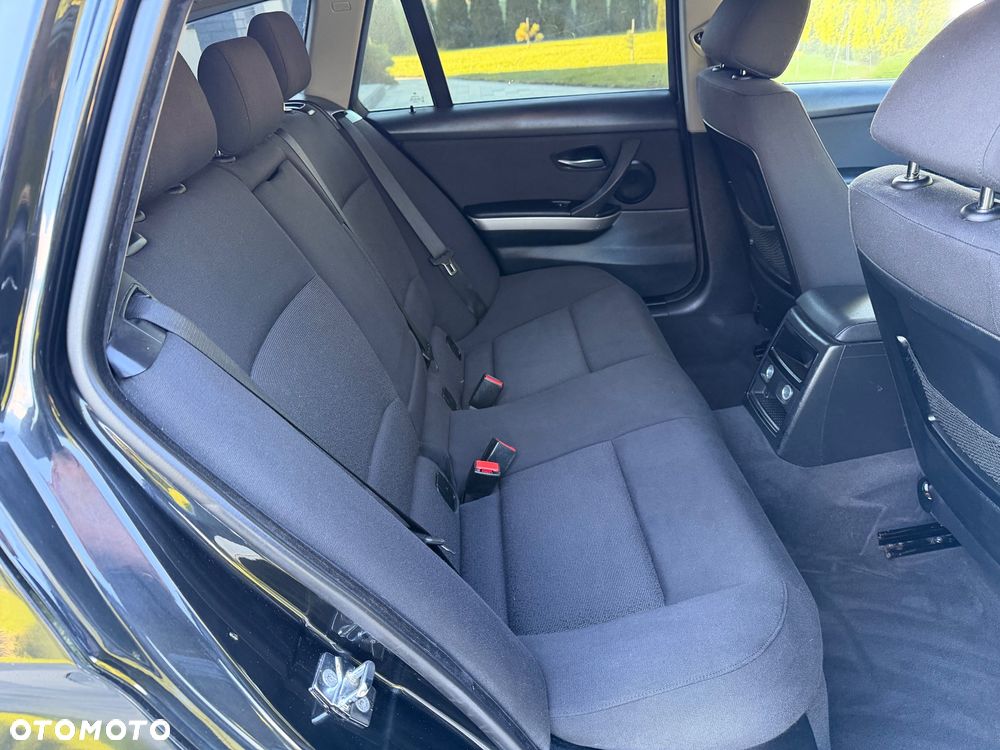 BMW Seria 3 325i Touring - 15