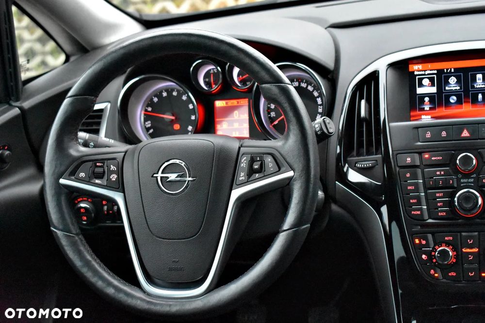Opel Astra 1.4 Turbo Innovation - 24