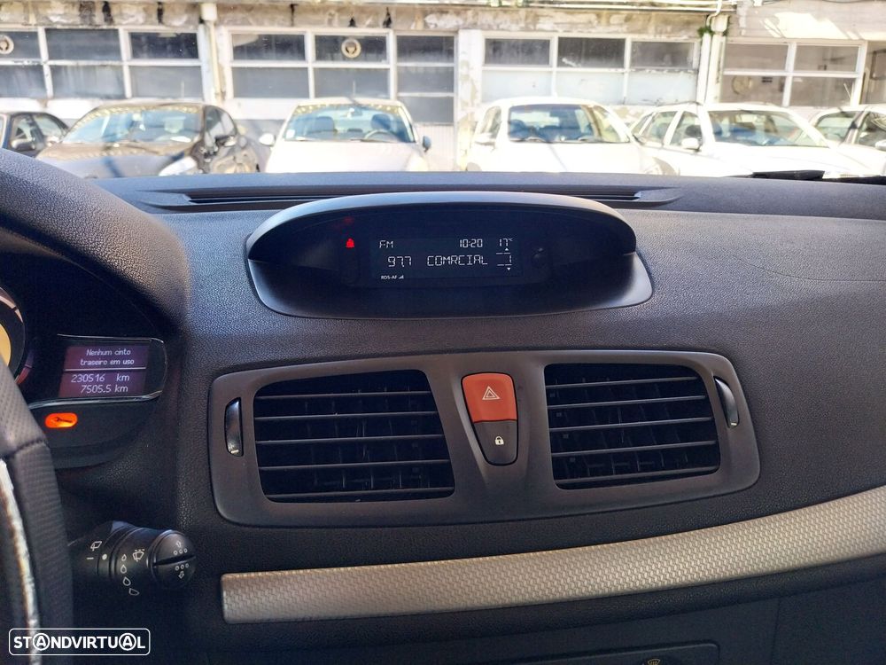 Renault Mégane Break 1.5 dCi Dynamique S - 8