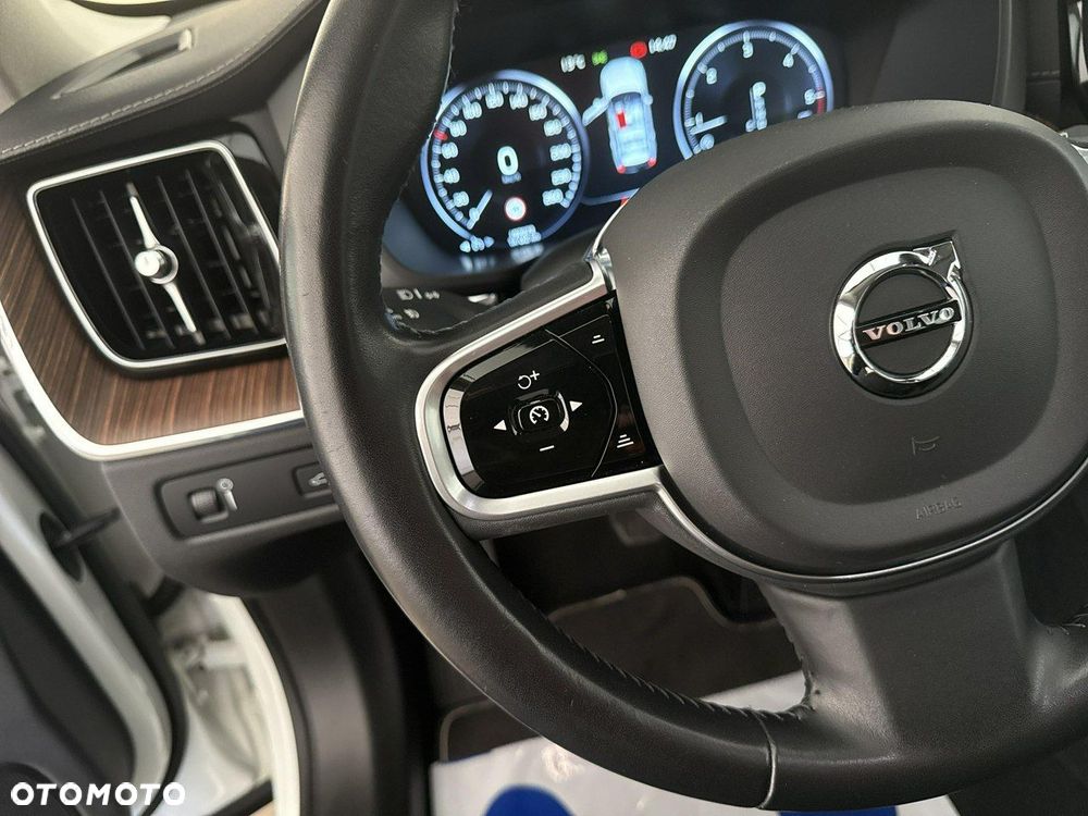 Volvo XC 60 - 25