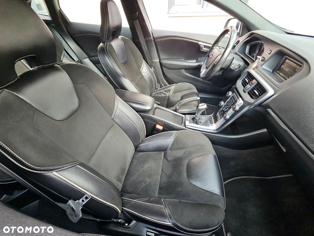 Volvo V40 D4 Drive-E R-Design Summum - 9