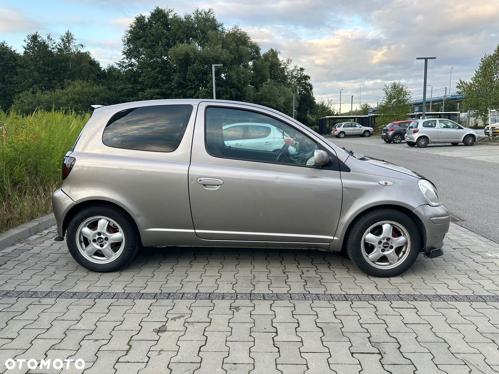 Toyota Yaris - 4