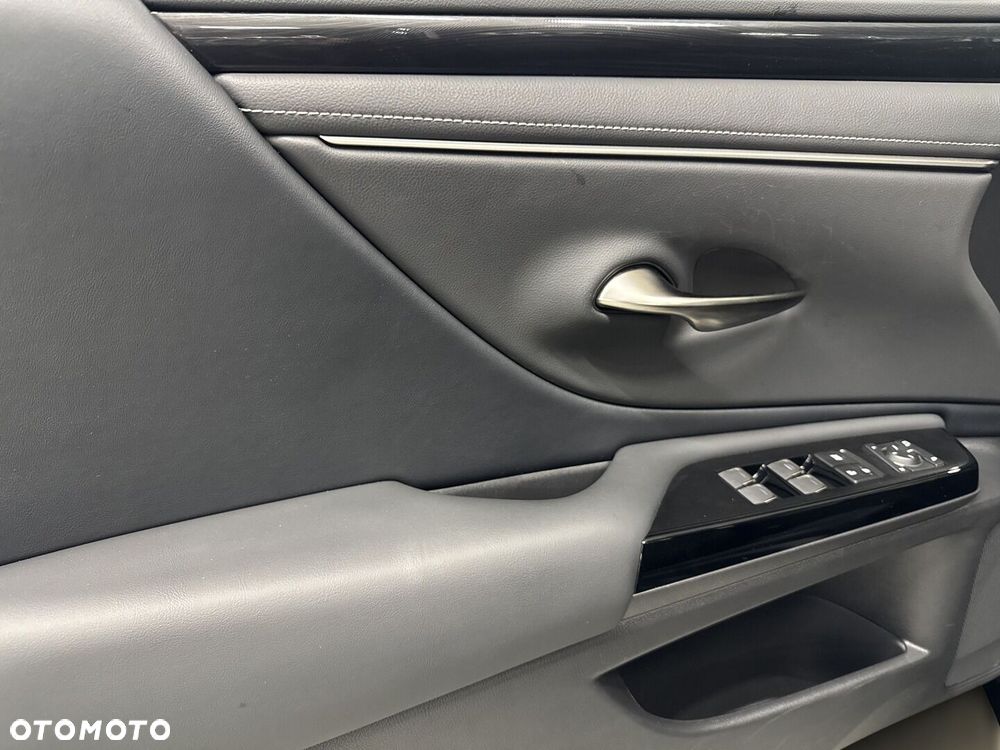 Lexus ES 300h Business Edition - 15