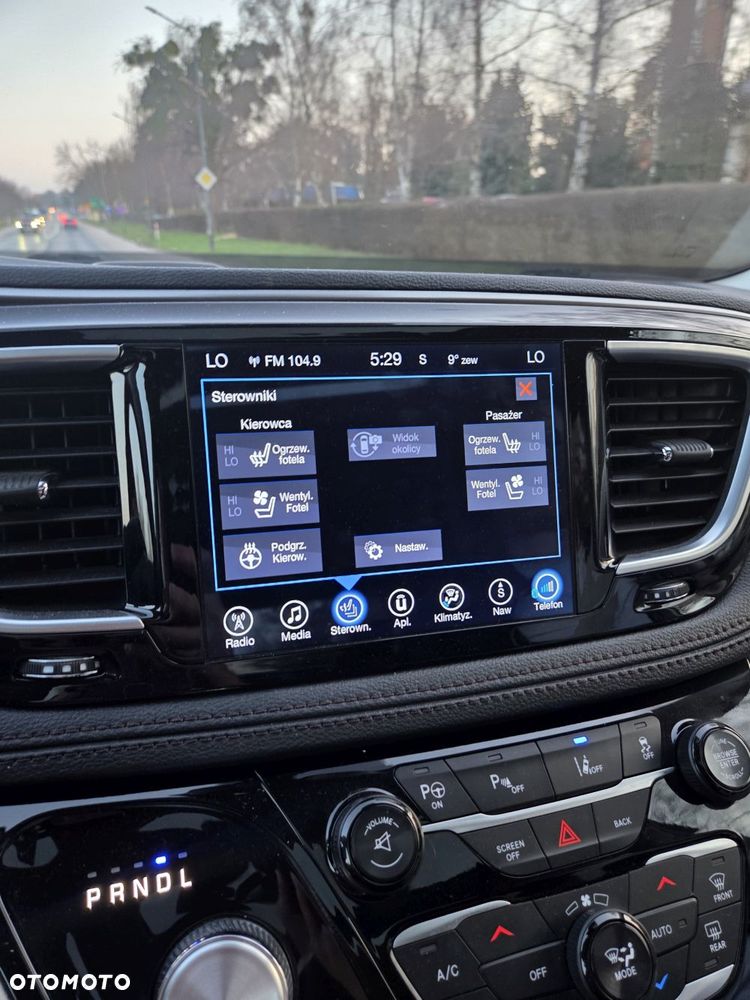 Chrysler Pacifica - 15