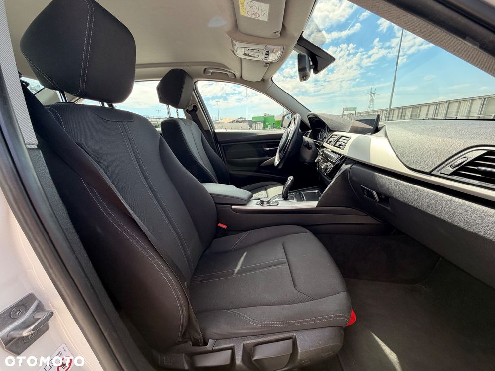 BMW Seria 3 318i - 8