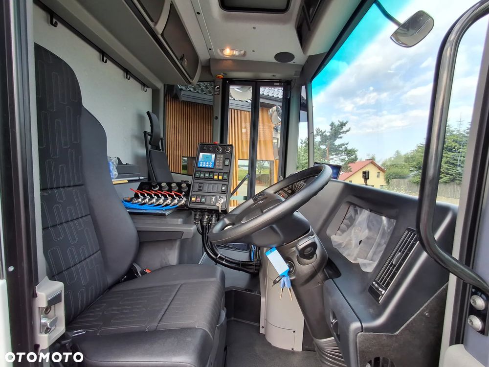 Mercedes-Benz Econic 1827 Zamiatarka FAUN Viajet EURO 6 PM10 Dodatkowy Silnik W Zabudowie Dodatkowa Szczotka Odchwaszczarka Dodatkowy Zbiornik Wody Rura do Liści Studzienek Samochód Jak Nowy 860 km Przebiegu 2023 Rok Zamiatarka Uliczna - 27