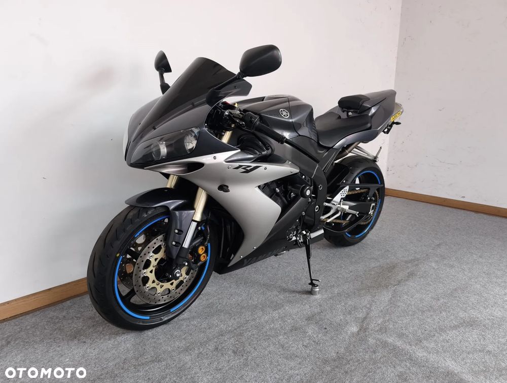 Yamaha R1 - 10