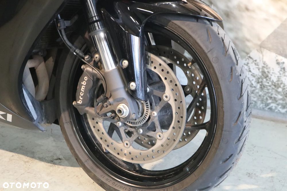 Suzuki GSX - 18