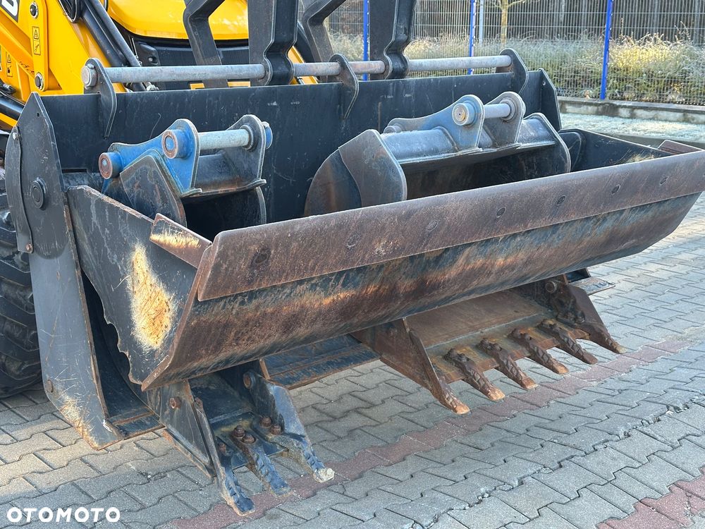 JCB 3CX PLUS 109hp Powershift + Torquelock (Contractor) - 26