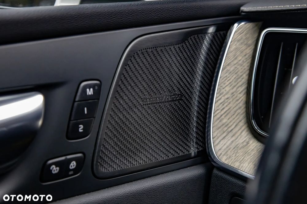 Volvo XC 60 T6 Plug-In Hybrid AWD Plus Bright - 13