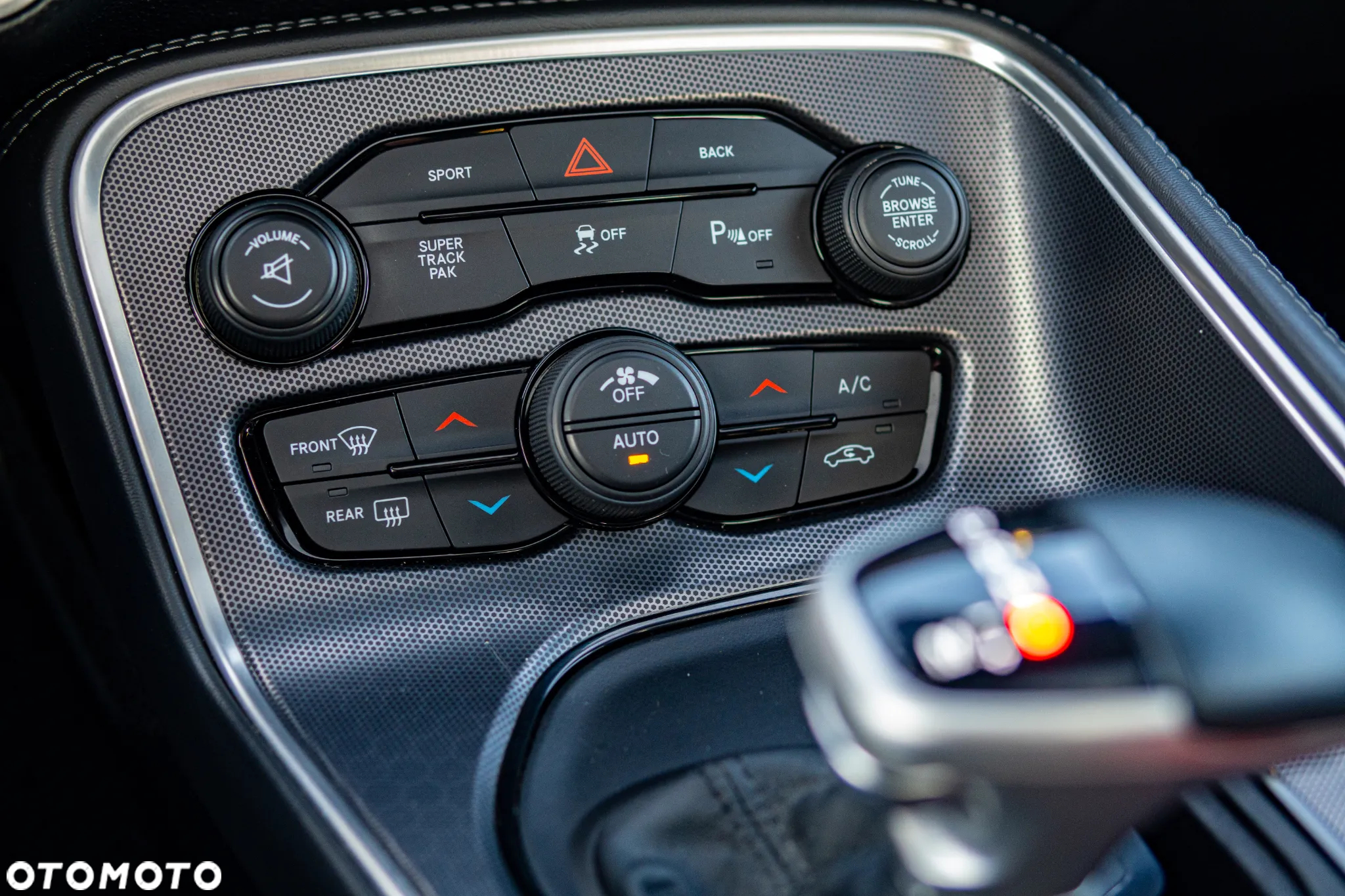 Dodge Challenger Automatik SXT Plus - 24