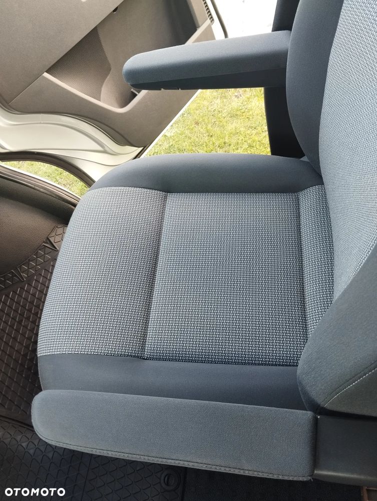 Volkswagen Caravelle - 17