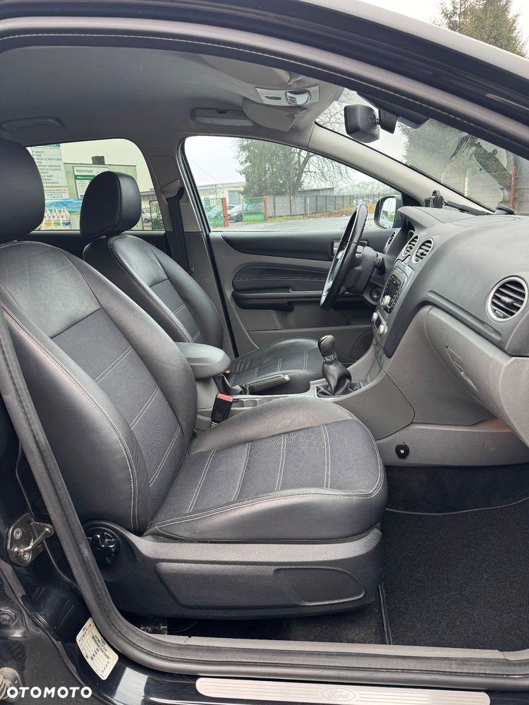 Ford Focus 1.6 TDCi DPF Titanium - 16