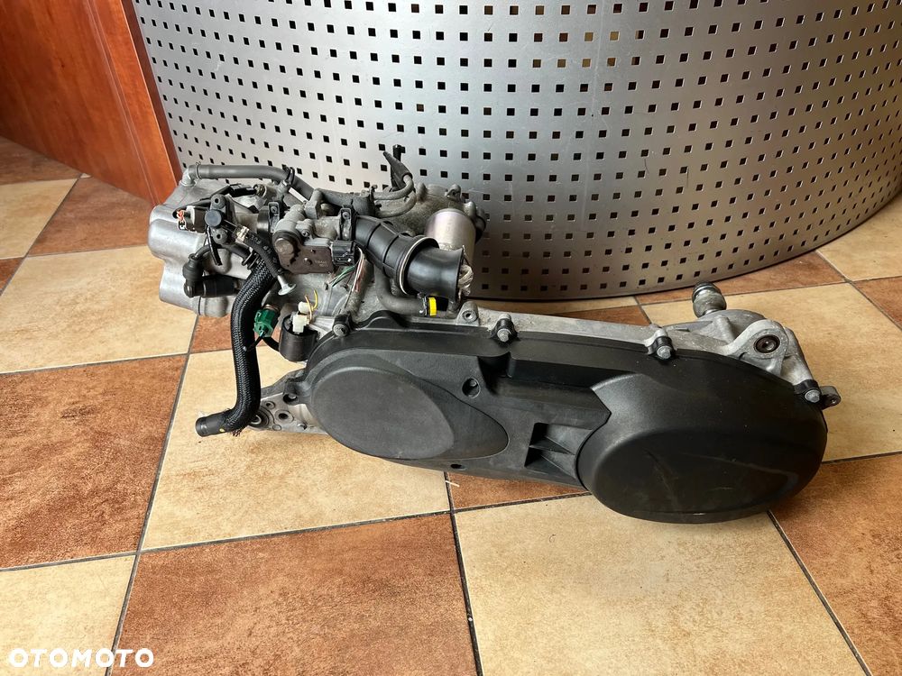 SILNIK KOMPLETNY NAPĘD SKRZYNIA SUZUKI SIXTEEN 2007 - 2014 125 cm KOD F499 - 1