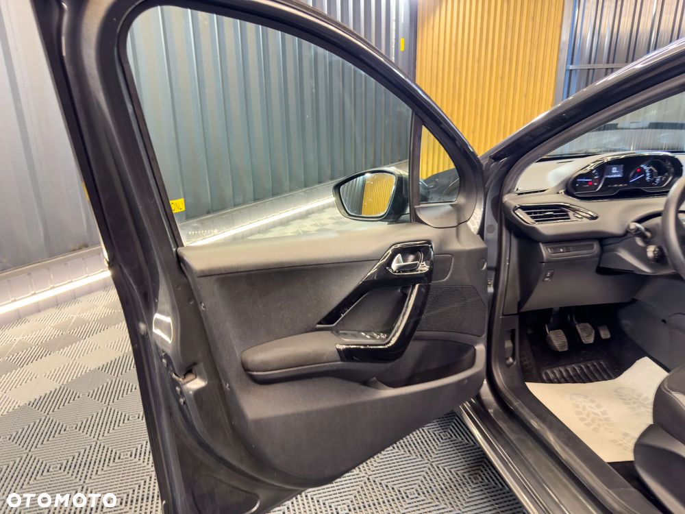 Peugeot 208 1.2 PureTech Allure - 22