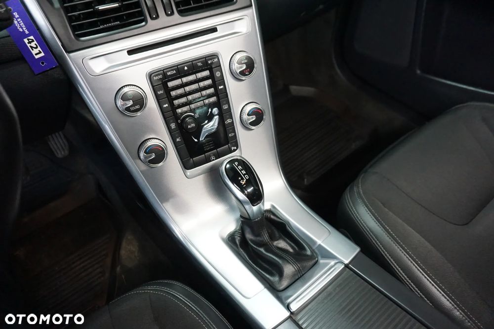 Volvo XC 60 D4 Geartronic Kinetic - 24