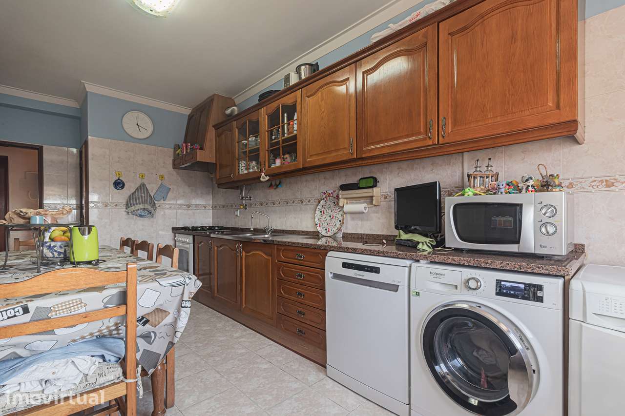 Apartamento T2 com elevador e varanda vista serra Sintra, em Rio Mouro - Grande imagem: 5/35
