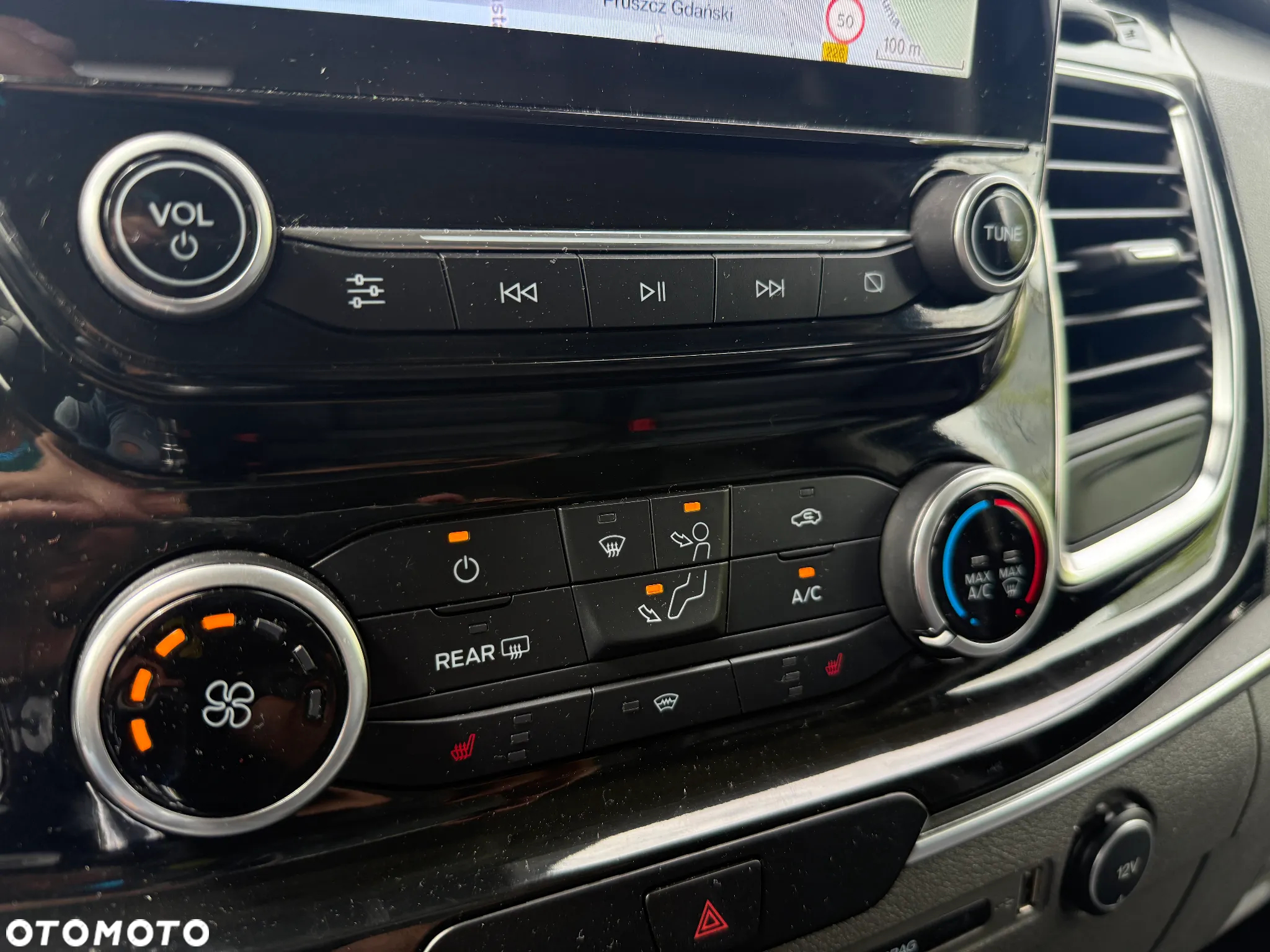 Ford Tourneo Custom - 25