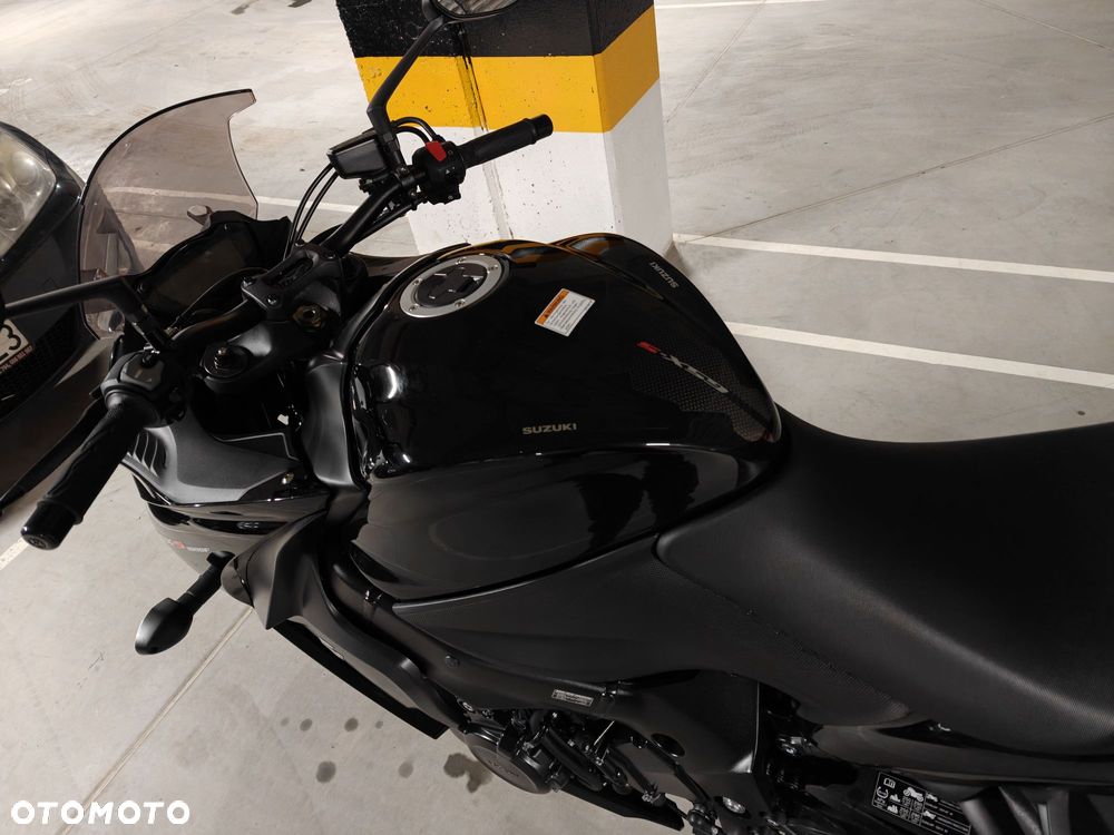 Suzuki GSX 1000 - 15