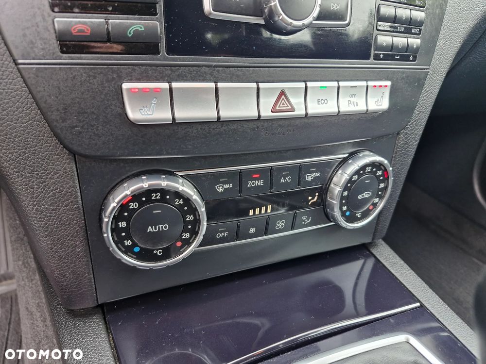 Mercedes-Benz Klasa C 180 CGI BlueEFFICIENCY Avantgarde - 13