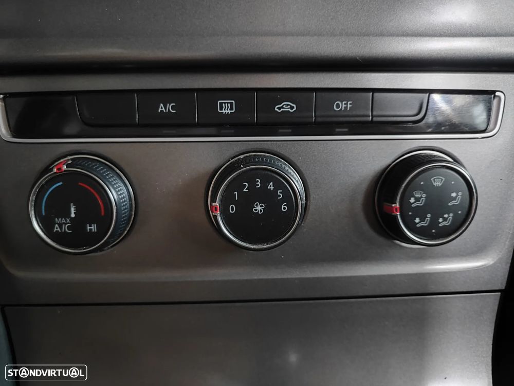 VW Golf 1.6 TDi Trendline BlueMotion - 28