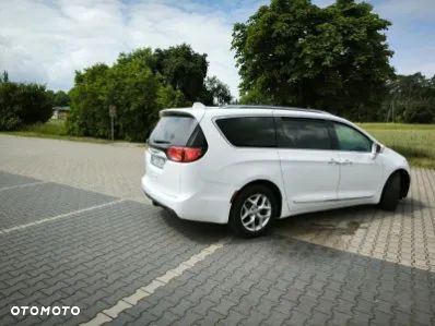 Chrysler Pacifica - 19