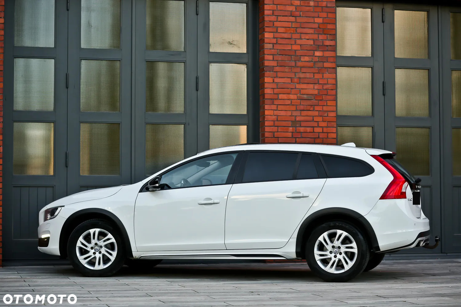 Volvo V60 Cross Country D4 Summum - 11