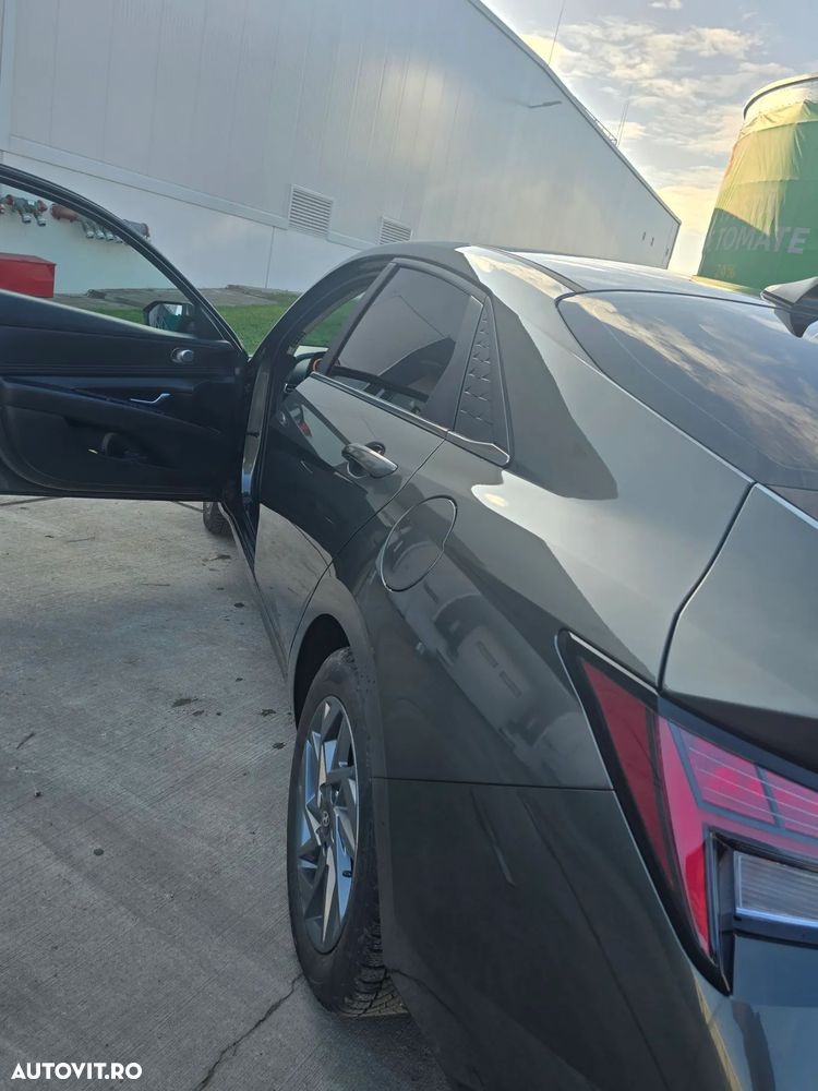 Hyundai Elantra 1.6 l 123 CP CVT Highway - 13