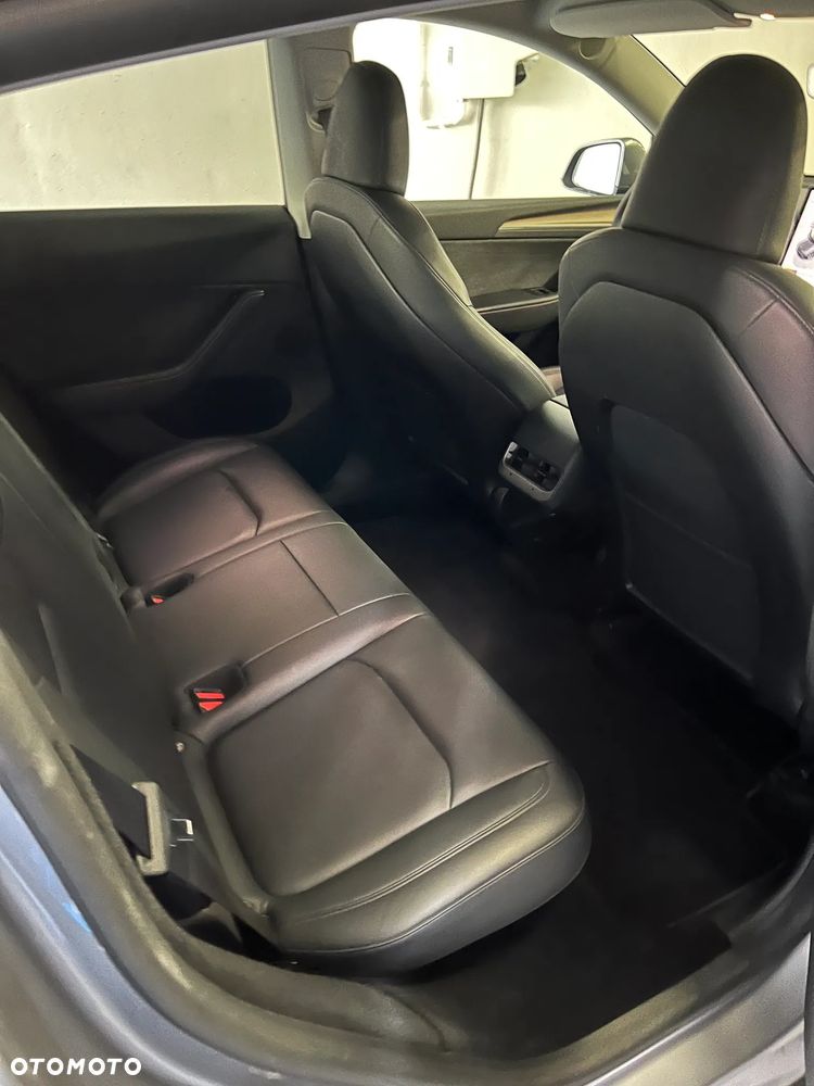 Tesla Model Y - 15