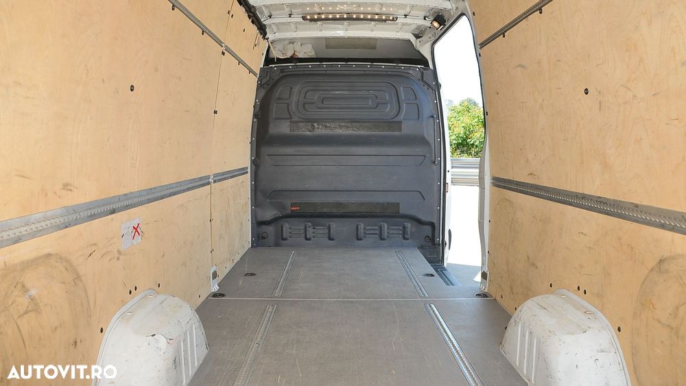 Mercedes-Benz Sprinter - 25