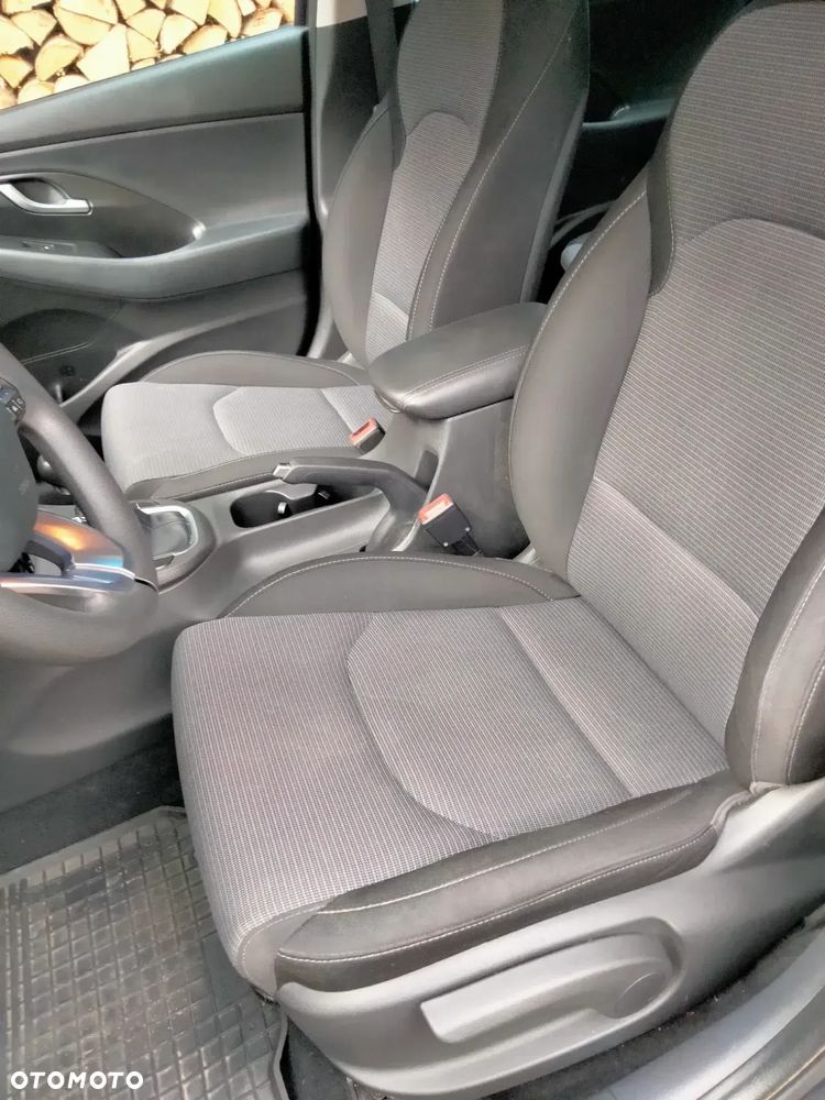 Hyundai i30 1.5 DPI Classic + - 9