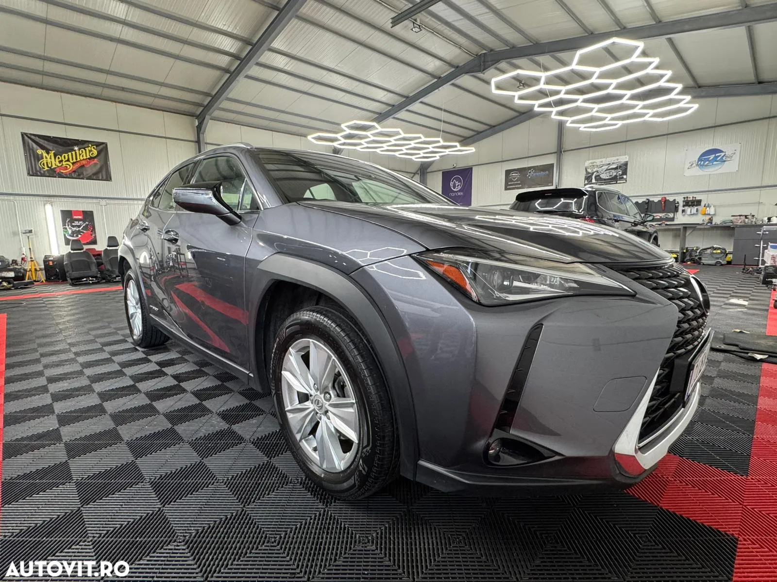 Lexus UX 250h 2.0L HEV 20H- (178 HP) 4X2 CVT Business - 2