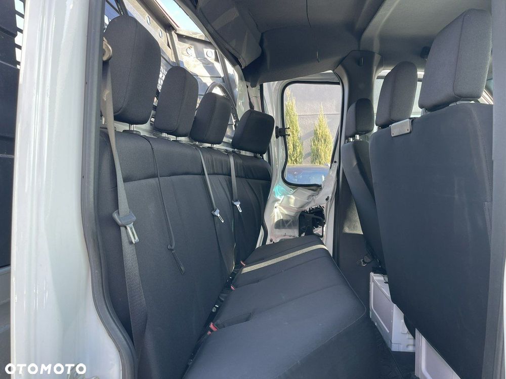 Mercedes-Benz Sprinter - 13